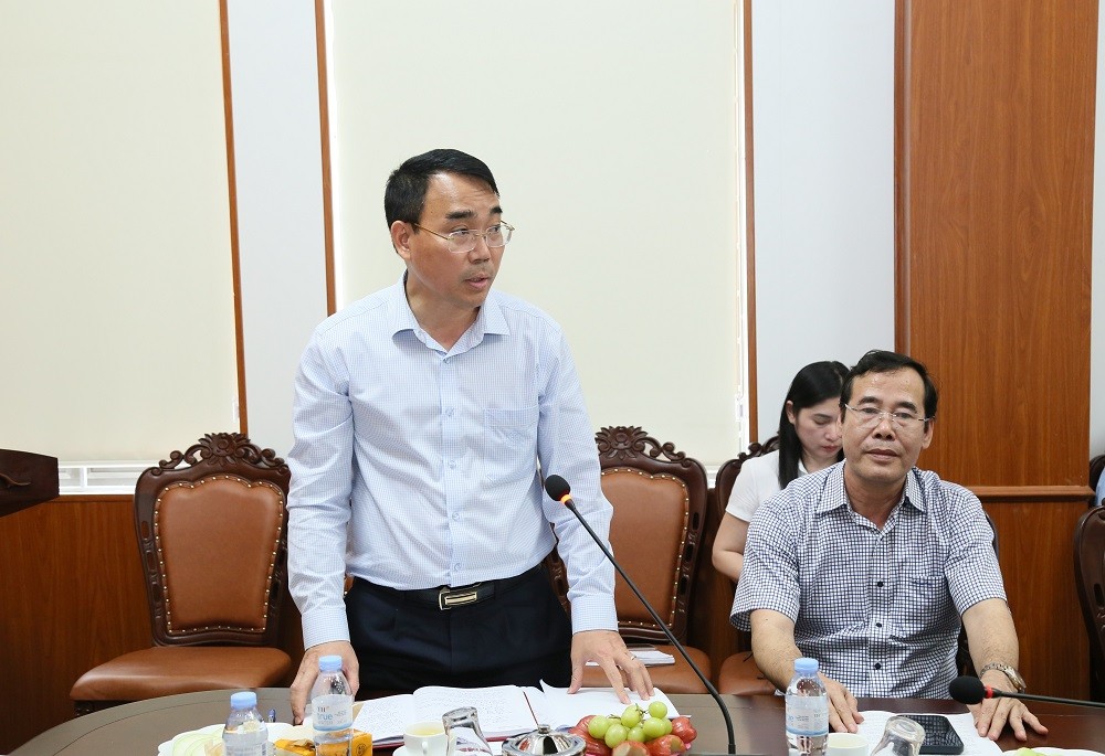 Lãnh đạo Ban Quản lý dự án đầu tư xây dựng số 1 báo cáo tại buổi làm việc