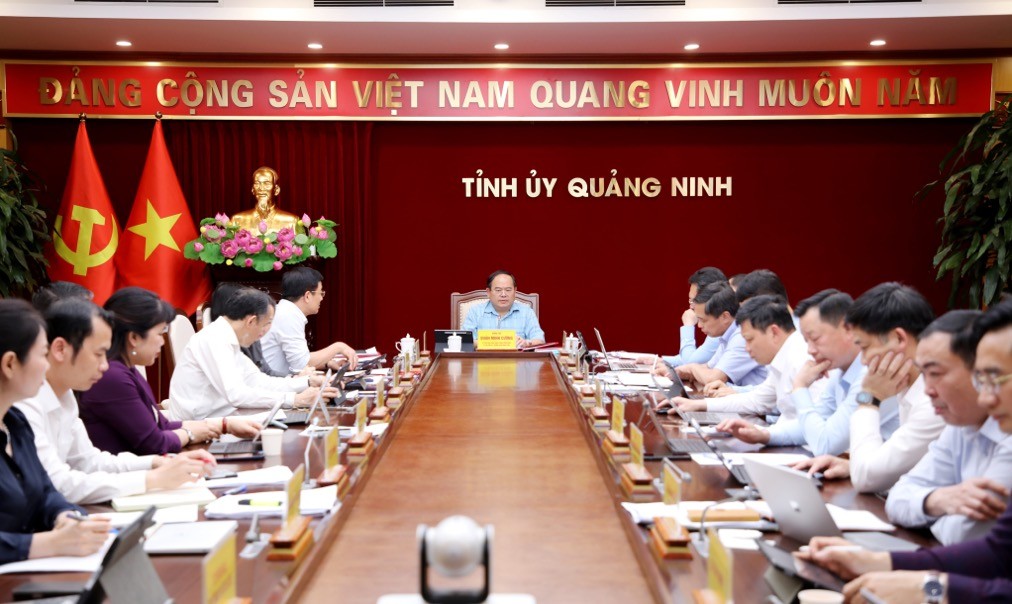 Ông Quản Minh Cường, Bí thư Tỉnh ủy Quảng Ninh chủ trì cuộc họp. Ảnh: Thu Chung Ông Quản Minh Cường, Bí thư Tỉnh ủy Quảng Ninh chủ trì cuộc họp. Ảnh: Thu Chung