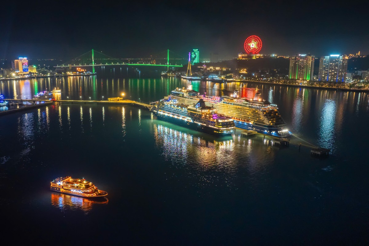 Cảng tàu khách quốc tế Hạ Long là cửa ngõ quan trọng đón dòng khách du lịch biển quốc tế cao cấp đến Vịnh Hạ Long, Quảng Ninh. Cảng tàu khách quốc tế Hạ Long là cửa ngõ quan trọng đón dòng khách du lịch biển quốc tế cao cấp đến Vịnh Hạ Long, Quảng Ninh.