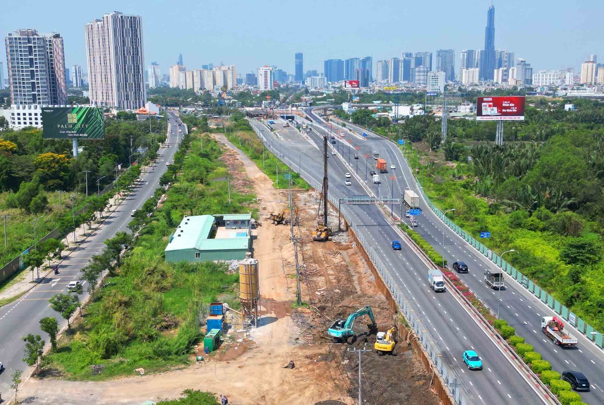 Phía đầu cao tốc TP.HCM - Long Thành là nút giao thông hiện đại An Phú. Khi hai dự án này cùng hoàn thành, đáp ứng nhu cầu kết nối với sân bay Long Thành trong tương lai.