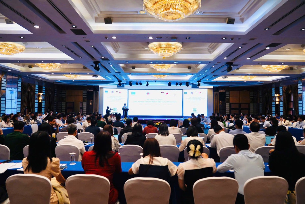 Quang cảnh hội thảo. Quang cảnh hội thảo.