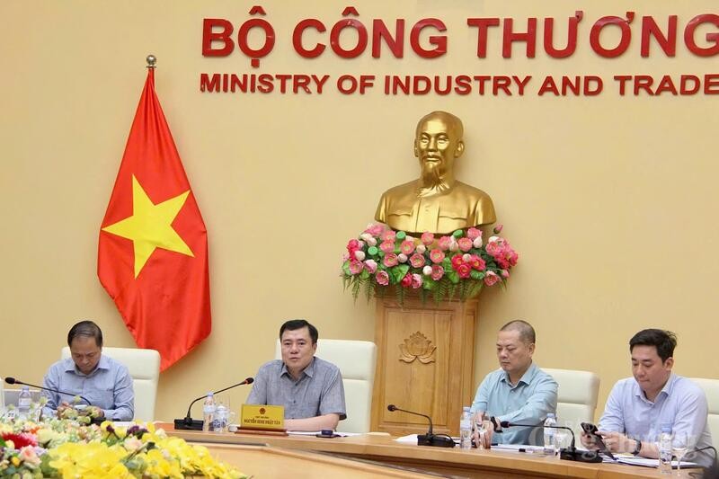 Bộ Công thương họp lấy ý kiến về lộ trình chuyển đổi xăng sinh học E10 trong tháng 4/2026.