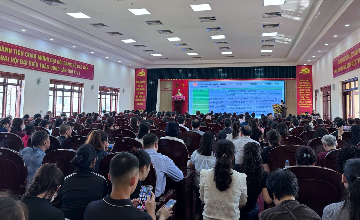 Đông đảo hộ, cá nhân kinh doanh trên địa bàn tới tham gia hội nghị. Đông đảo hộ, cá nhân kinh doanh trên địa bàn tới tham gia hội nghị.