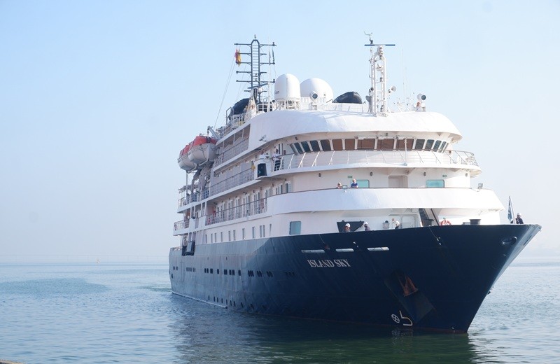 Cận cảnh tàu du lịch quốc tế Noble Caledoni - Island Sky.