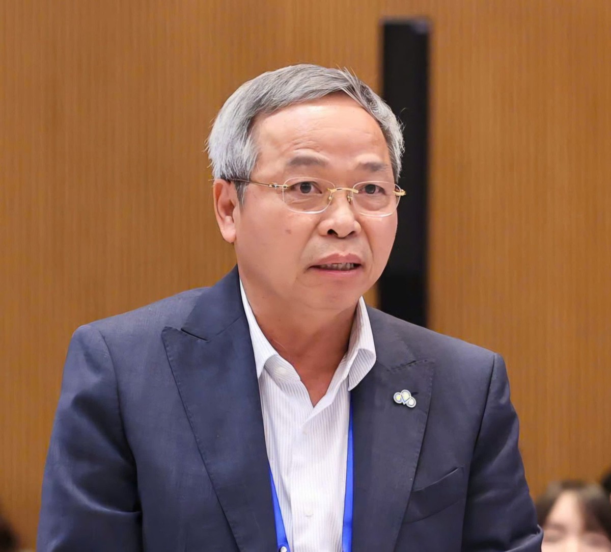 Chủ tịch Tập đoàn Công nghệ CMC trình bày tham luận về Khung chuyển đổi AI Quốc gia tại phiên họp. Ảnh VGP.