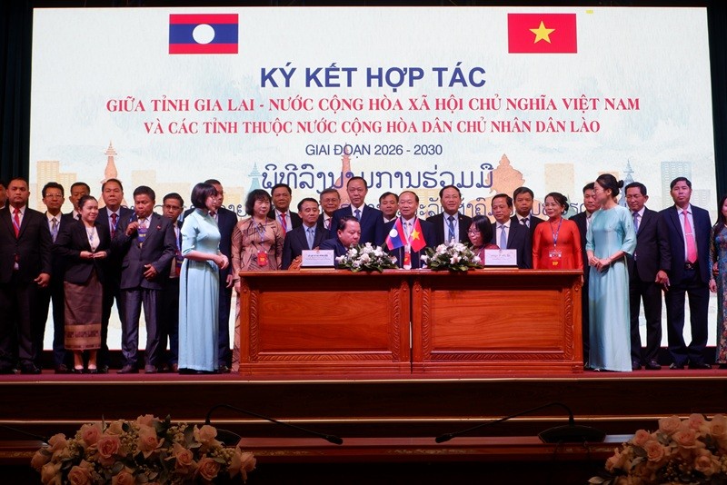 UBND tỉnh Gia Lai ký kết bản ghi nhớ với chính quyền địa phương của 4 tỉnh Nam Lào.