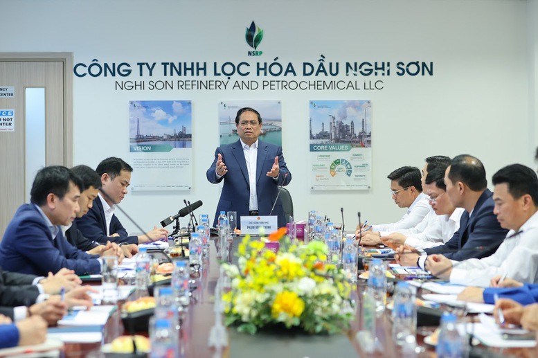 Thủ tướng cho biết phía Việt Nam sẽ tiếp tục làm việc với các nước, đối tác liên quan để tiếp tục xem xét hỗ trợ, bảo đảm nguồn cung dầu thô đầu vào cho dự án - Ảnh: VGP/Nhật Bắc