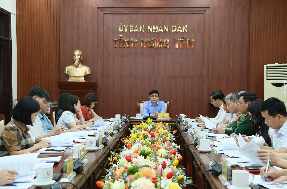 Phó Chủ tịch UBND tỉnh Hưng Yên Phạm Văn Nghiêm chủ trì cuộc họp.
