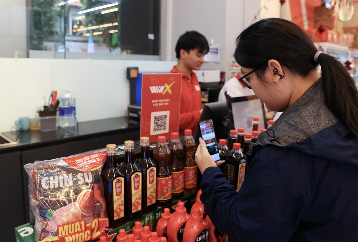 Người tiêu dùng tham gia chương trình WiNX tại siêu thị WinMart.jpg