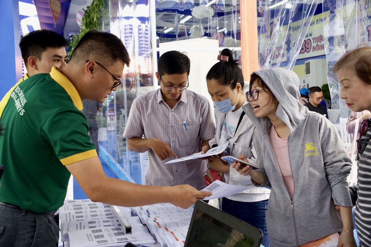 Tại Ngày hội Du lịch, các doanh nghiệp đồng loạt giới thiệu tour tuyến mới, combo dịch vụ cùng nhiều chính sách ưu đãi hấp dẫn.