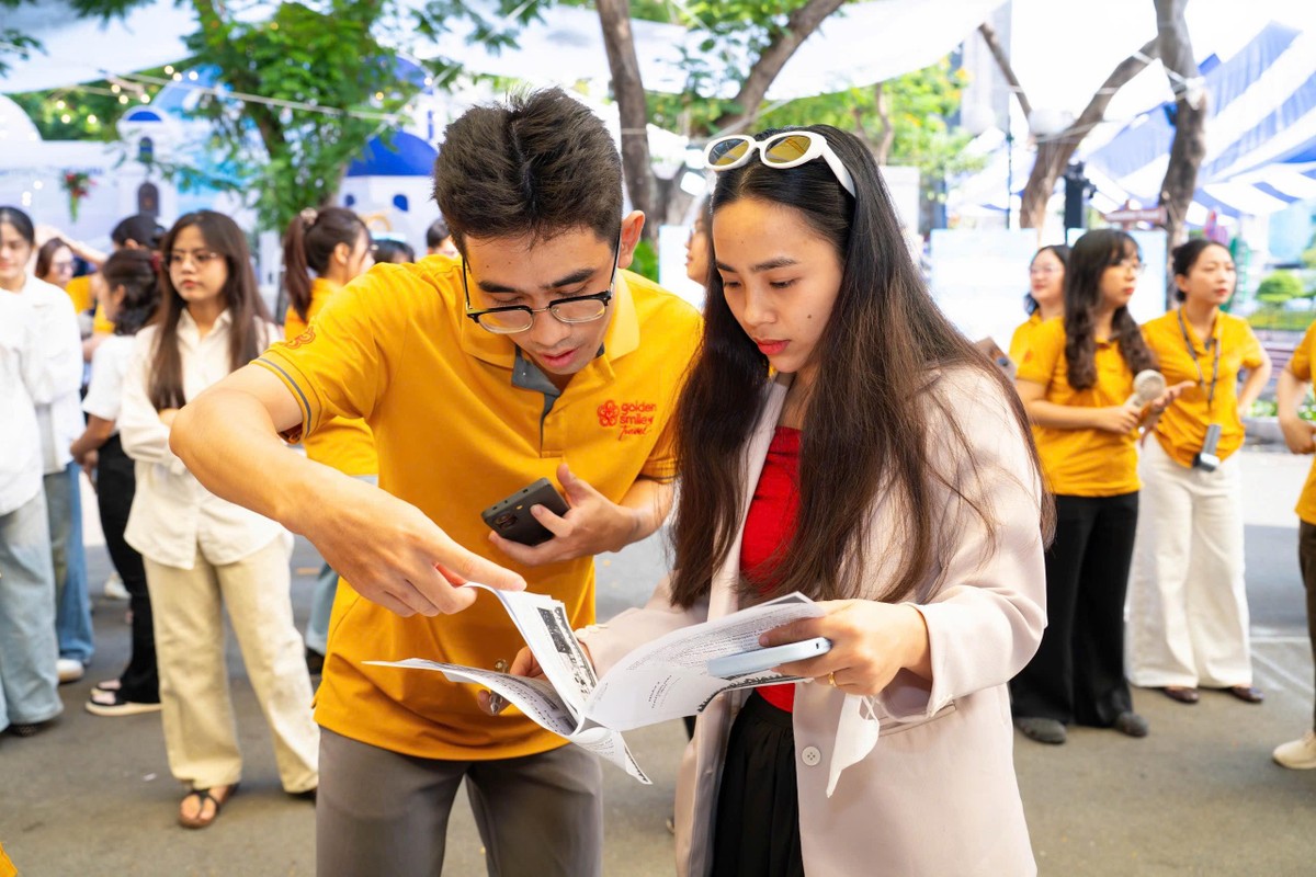 Ông Nguyễn Trần Hoàng Phương, Chủ tịch HĐQT Công ty cổ phần phát triển Golden Smile cho hay, tại Ngày hội Du lịch năm nay, doanh nghiệp tập trung mạnh vào các chương trình giảm giá, với mức ưu đãi từ 30 - 50% cho nhiều sản phẩm, đặc biệt là tour Trung Quốc và các gói du lịch tự túc nhằm kích cầu thị trường.