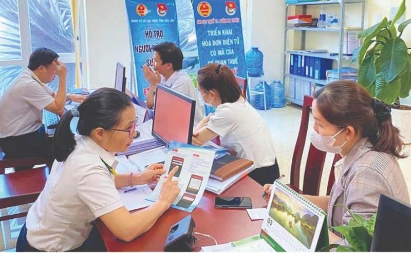 Cơ quan thuế hướng dẫn người nộp thuế