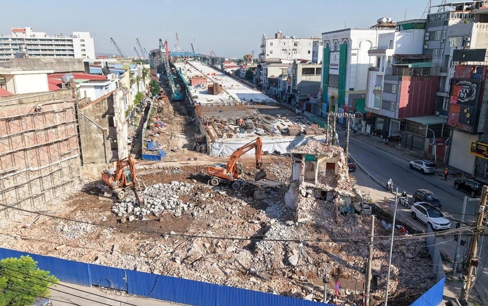 Hiện gói thầu cầu dẫn, đường dẫn và nút giao đạt gần 80% giá trị hợp đồng, là hạng mục có tiến độ nhanh nhất toàn dự án, dự kiến hoàn thành cuối năm 2026 Hiện gói thầu cầu dẫn, đường dẫn và nút giao đạt gần 80% giá trị hợp đồng, là hạng mục có tiến độ nhanh nhất toàn dự án, dự kiến hoàn thành cuối năm 2026