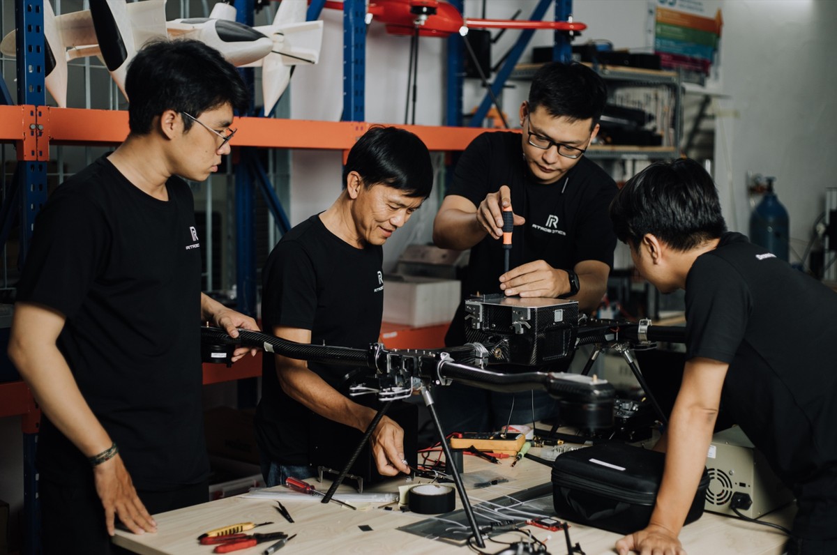 Sản xuất lắp ráp UAV tại Công ty Realtime Robotics (TP.HCM)