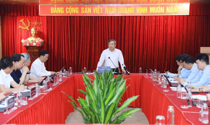 Quang cảnh buổi làm việc.