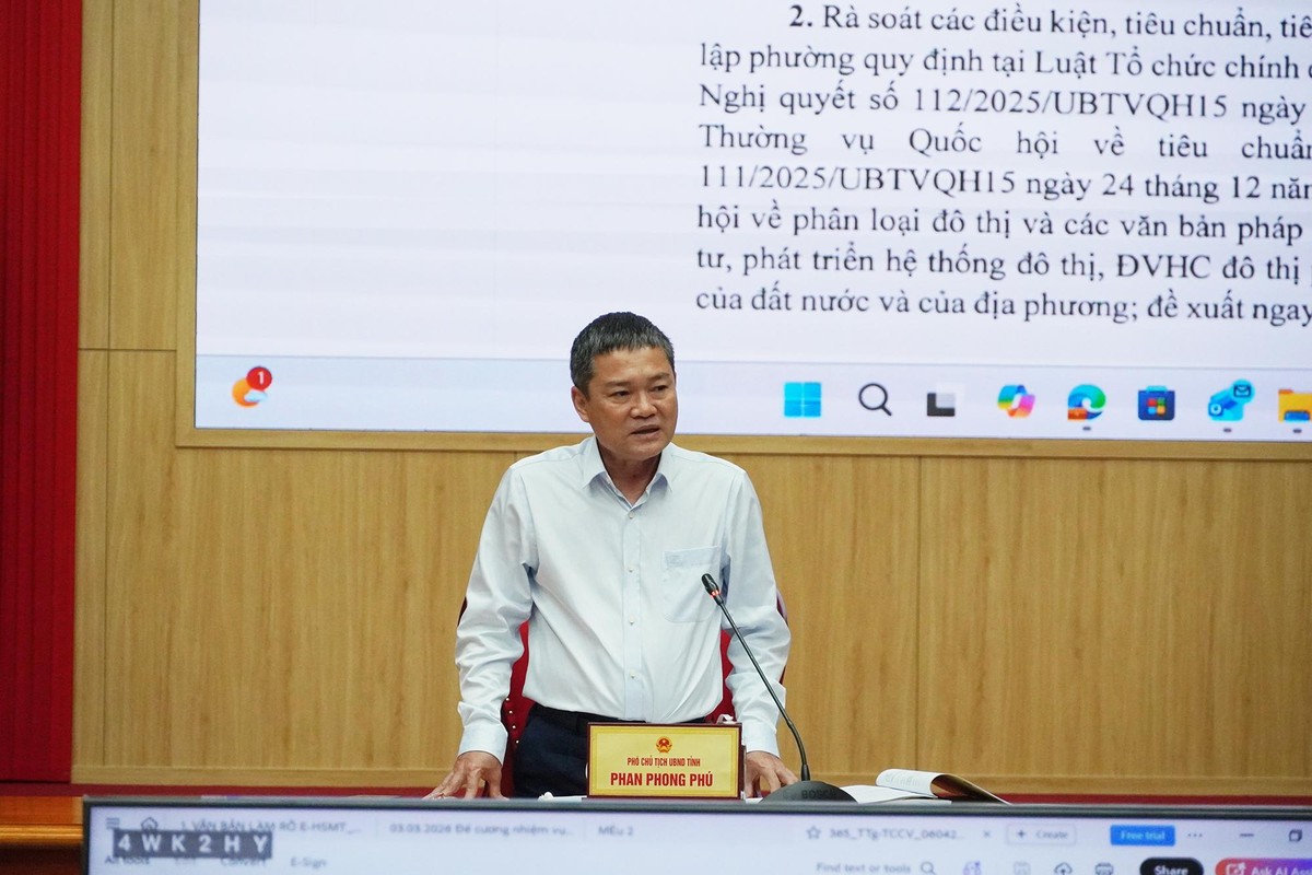 Phó Chủ tịch UBND tỉnh Quảng Trị Phan Phong Phú phát biểu chỉ đạo tại cuộc họp Phó Chủ tịch UBND tỉnh Quảng Trị Phan Phong Phú phát biểu chỉ đạo tại cuộc họp