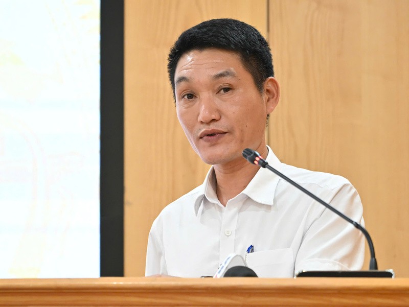 Ông Nguyễn Anh Tuấn, Trưởng phòng Kinh doanh xăng dầu và khí, Cục Quản lý và Phát triển thị trường trong nước thông tin về thị trường xăng dầu. Ông Nguyễn Anh Tuấn, Trưởng phòng Kinh doanh xăng dầu và khí, Cục Quản lý và Phát triển thị trường trong nước thông tin về thị trường xăng dầu.