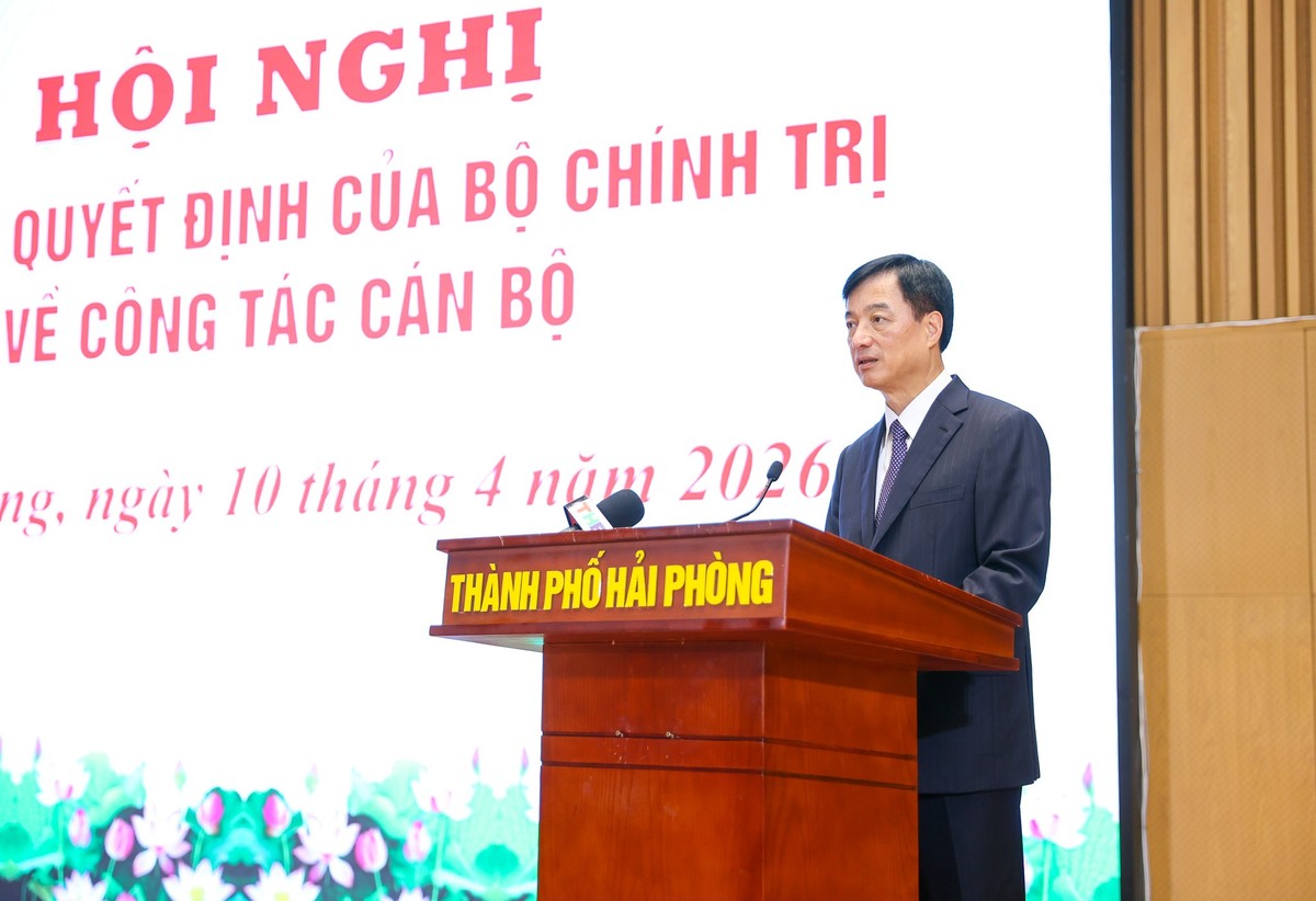 Ông Nguyễn Duy Ngọc, Ủy viên Bộ Chính trị, Bí thư Trung ương Đảng, Trưởng Ban Tổ chức Trung ương phát biểu giao nhiệm vụ tại hội nghị.