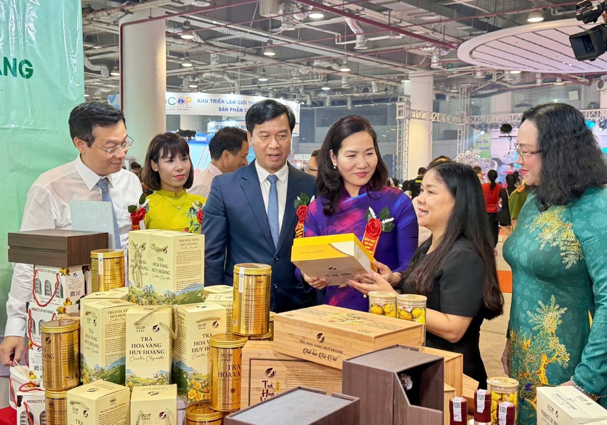 Các ngành hàng tham gia hội chợ rất đa dạng từ các món ẩm thực truyền thống đặc sắc, sản phẩm OCOP, đến hàng hóa, dịch vụ sản xuất trong tỉnh và các địa phương trên cả nước.