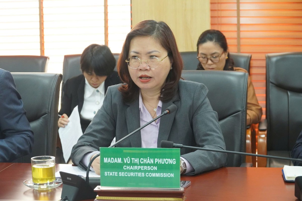 Chủ tịch UBCKNN Vũ Thị Chân Phương phát biểu tại buổi làm việc