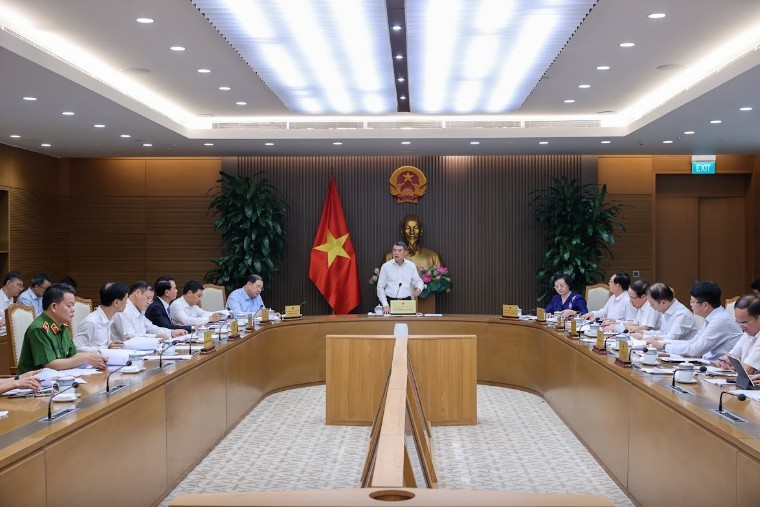 Thủ tướng Lê Minh Hưng nhấn mạnh yêu cầu bắt tay ngay vào việc, nhất là nhóm nhiệm vụ theo Kết luận số 18 với yêu cầu rất cao - Ảnh: VGP.