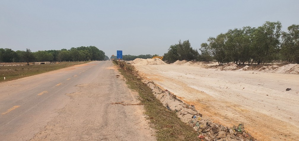 Dự án đầu tư xây dựng Quốc lộ 15D đoạn từ Cảng Mỹ Thủy đến cao tốc Cam Lộ – La Sơn đang được triển khai thi công xây dựng Dự án đầu tư xây dựng Quốc lộ 15D đoạn từ Cảng Mỹ Thủy đến cao tốc Cam Lộ – La Sơn đang được triển khai thi công xây dựng