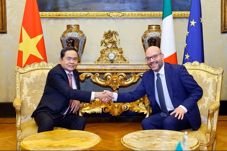 Chủ tịch Quốc hội Trần Thanh Mẫn hội đàm với Chủ tịch Hạ viện Italia Lorenzo Fontana. (Ảnh: Doãn Tấn/TTXVN)