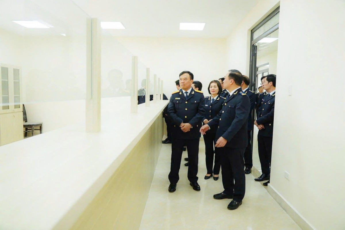 Cục trưởng Nguyễn Văn Thọ và Đoàn công tác khảo sát địa điểm dự kiến thực hiện thông quan tập trung tại Hải quan khu vực III. Cục trưởng Nguyễn Văn Thọ và Đoàn công tác khảo sát địa điểm dự kiến thực hiện thông quan tập trung tại Hải quan khu vực III.