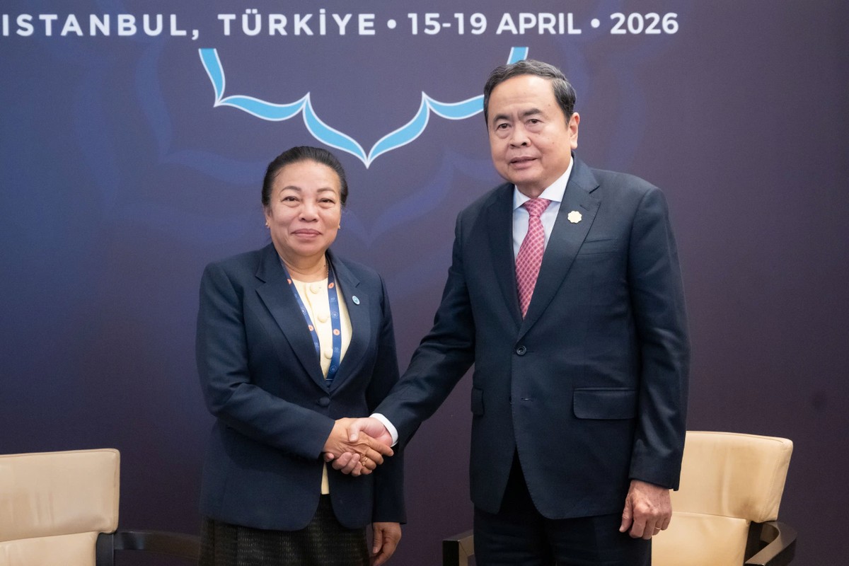 Chủ tịch Quốc hội Trần Thanh Mẫn và Phó Chủ tịch Quốc hội Lào Sounthone Xayachack.