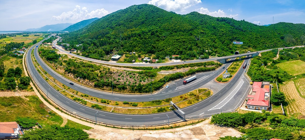 Mạng lưới giao thông đồng bộ dần hoàn thiện giúp tái định vị Nha Trang trên bản đồ đầu tư. Nguồn: Minh Tú