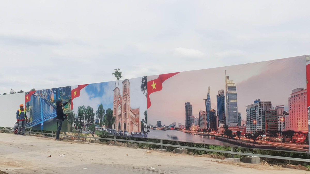 Quảng trường trung tâm thành phố đáp ứng yêu cầu tổ chức các sự kiện kinh tế, chính trị, xã hội quan trọng của Thành phố. Khu vực văn hóa - sự kiện với hạt nhân là Trung tâm hội nghị - biểu diễn quy mô khoảng 2.000 chỗ, cùng quảng trường trung tâm phục vụ các sự kiện lớn.