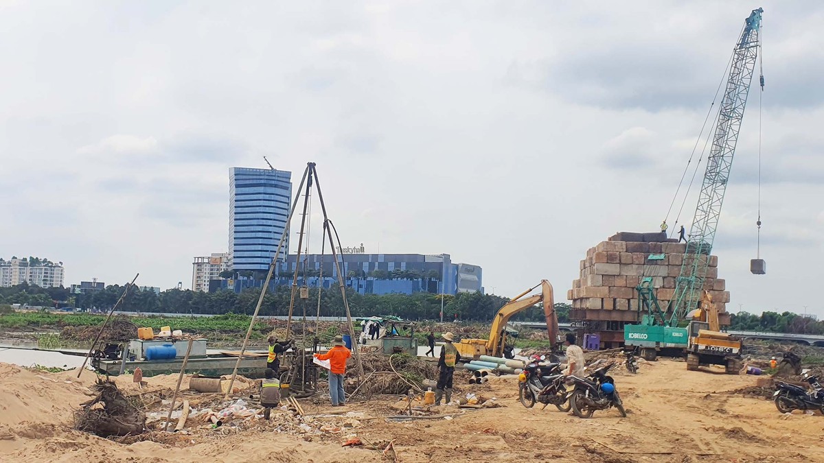 Mục tiêu dự án Hình thành tổ hợp Trung tâm hành chính - chính trị mới hiện đại, tập trung, đáp ứng yêu cầu bố trí trụ sở làm việc cho các cơ quan, góp phần sắp xếp, tinh gọn bộ máy tổ chức. Đồng thời nâng cao chất lượng cung ứng dịch vụ hành chính công thông qua việc tổ chức bộ máy hành chính tập trung, tạo điều kiện để người dân và doanh nghiệp dễ dàng tiếp cận, thực hiện các thủ tục hành chính.