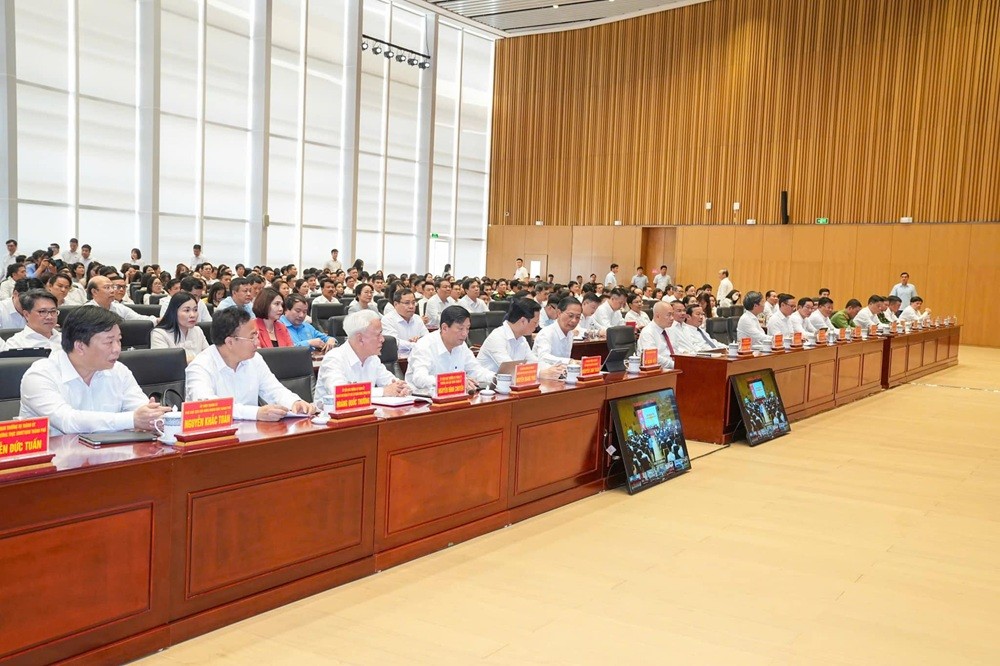 Lãnh đạo thành phố Hải Phòng dự buổi tiếp xúc cử tri tại điểm cầu chính Trung tâm Hội nghị - Biểu diễn thành phố