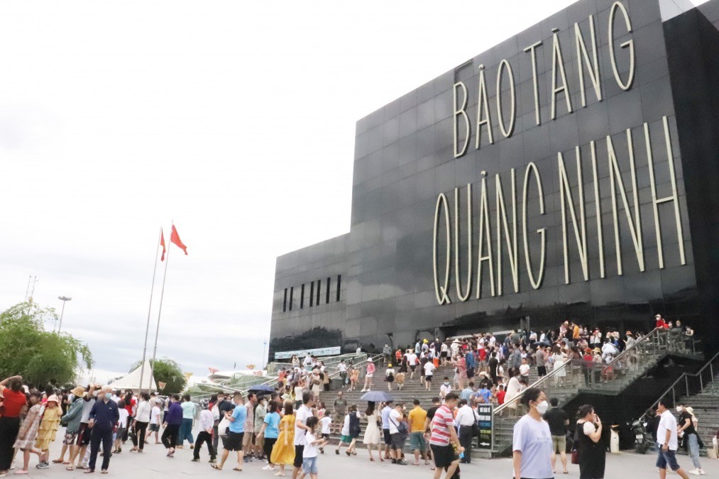 Bảo tàng Quảng Ninh ghi nhận lượng khách tăng cao vào dịp lễ. Ảnh: QMG