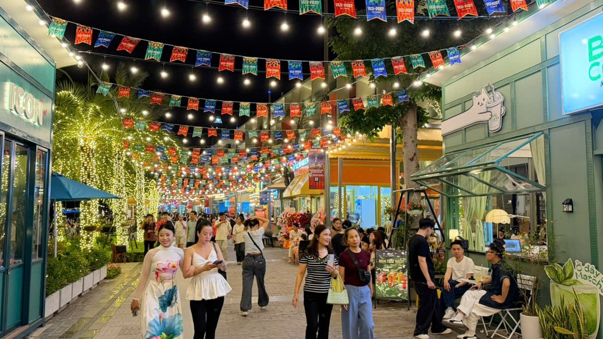 VUI-Fest Ha Long mang tới một không gian trải nghiệm đêm bên vịnh di sản vô cùng độc đáo cho người dân và du khách.