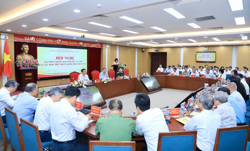 Cử tri đề cập nhiều vấn đề tại cuộc tiếp xúc - Ảnh: NY.