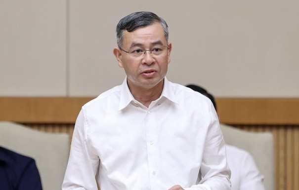 Bộ trưởng Bộ Tài chính Ngô Văn Tuấn trình bày Báo cáo tình hình kinh tế xã hội tháng 4 và 4 tháng đầu năm 2026 tại phiên họp Chính phủ chiều 4/5