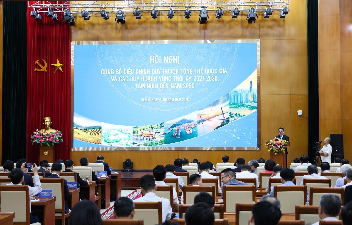 Thứ trưởng Bộ Tài chính Trần Quốc Phương phát biểu tại hội nghị. Ảnh: Mạnh Tuấn.