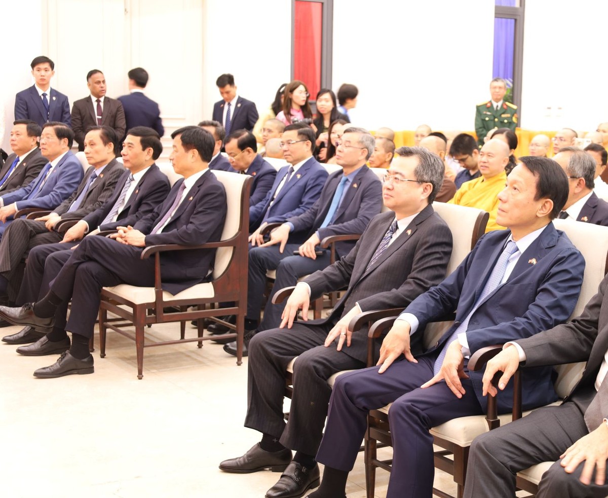 Các đại biểu dự cuộc gặp.
