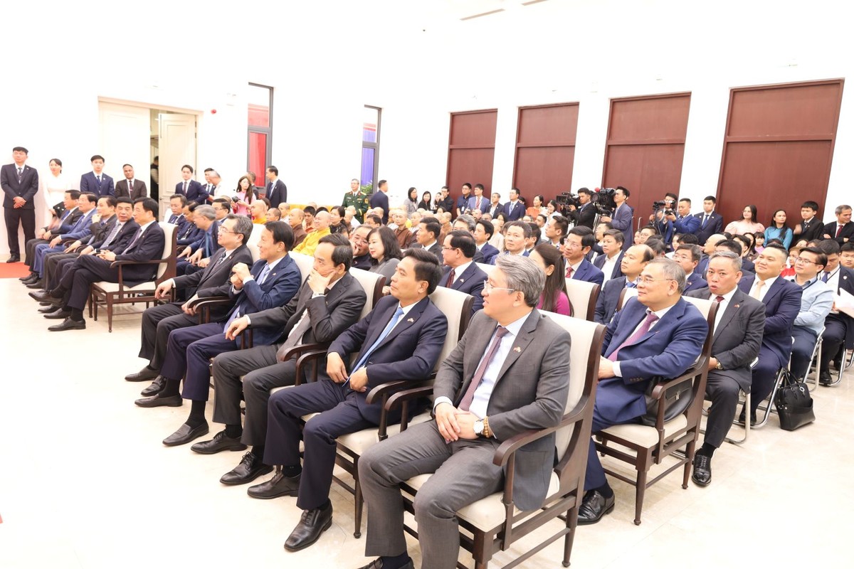 Các đại biểu dự cuộc gặp.
