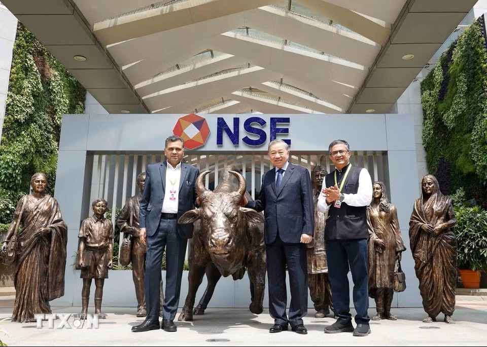 Tổng Bí thư, Chủ tịch nước Tô Lâm tại Sàn giao dịch Chứng khoán Quốc gia Ấn Độ (NSE). (Ảnh: Thống Nhất/TTXVN)