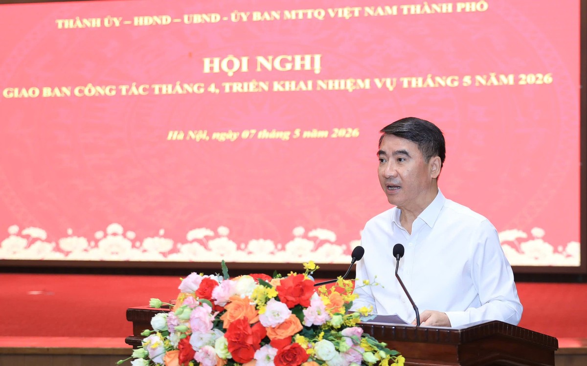 Phó Chủ tịch UBND TP. Hà Nội Nguyễn Xuân Lưu báo cáo tại Hội nghị.