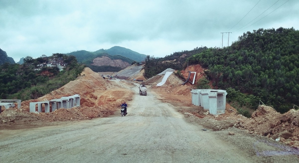 Quảng Ninh đẩy mạnh giải ngân vốn đầu tư công, tạo dư địa cho tăng trưởng kinh tế. Ảnh: Quỳnh Nga Quảng Ninh đẩy mạnh giải ngân vốn đầu tư công, tạo dư địa cho tăng trưởng kinh tế. Ảnh: Quỳnh Nga
