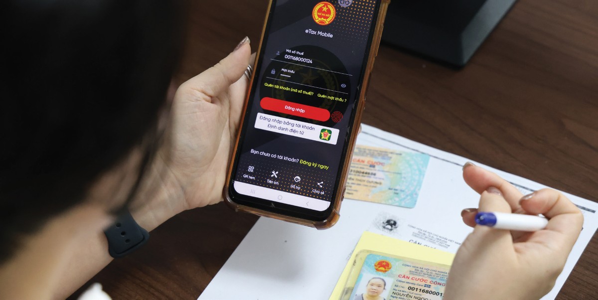 Trường hợp đã chuyển nhượng nhà, đất nhưng trên eTax Mobile vẫn hiển thị nghĩa vụ thuế, người dân cần rà soát và lưu giữ đầy đủ hồ sơ giao dịch