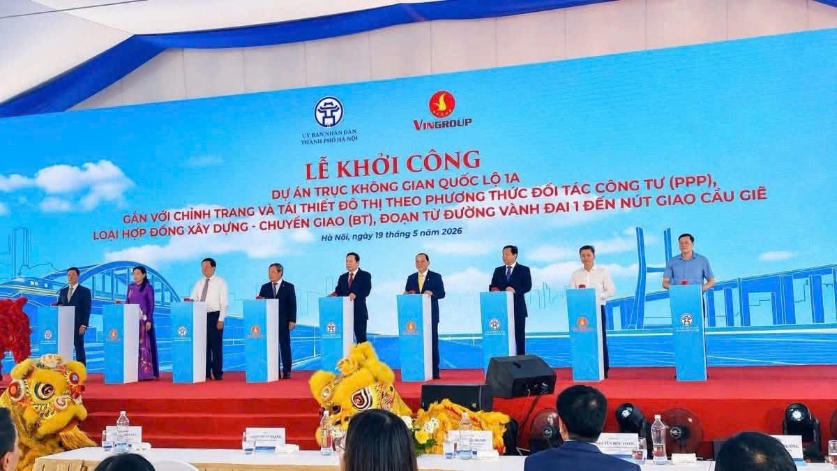 Các đại biểu bấm nút khởi công Dự án Các đại biểu bấm nút khởi công Dự án