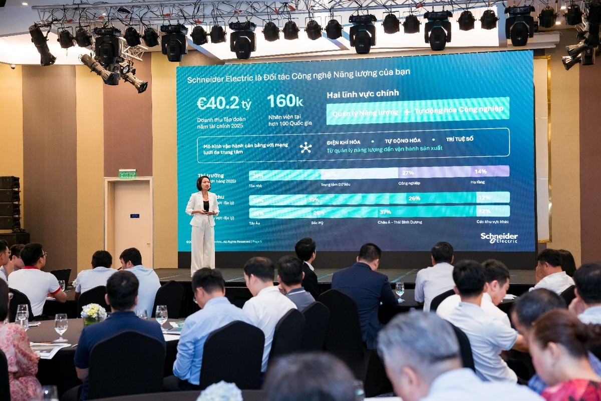 Bà Đoàn Thị Hà, Phó Tổng Giám đốc Khối Tự động hóa Công nghiệp của Schneider Electric Việt Nam chia sẻ tại sự kiện
