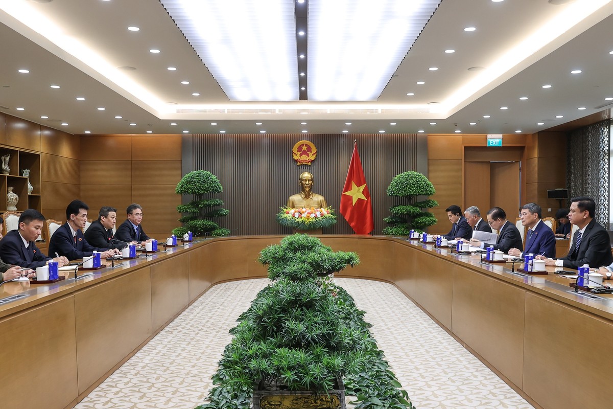 Thủ tướng đề nghị hai bên cần phối hợp chặt chẽ triển khai hiệu quả nhận thức chung và các thỏa thuận đã đạt được trong các chuyến thăm của lãnh đạo hai nước - Ảnh: VGP/Nhật Bắc Thủ tướng đề nghị hai bên cần phối hợp chặt chẽ triển khai hiệu quả nhận thức chung và các thỏa thuận đã đạt được trong các chuyến thăm của lãnh đạo hai nước - Ảnh: VGP/Nhật Bắc