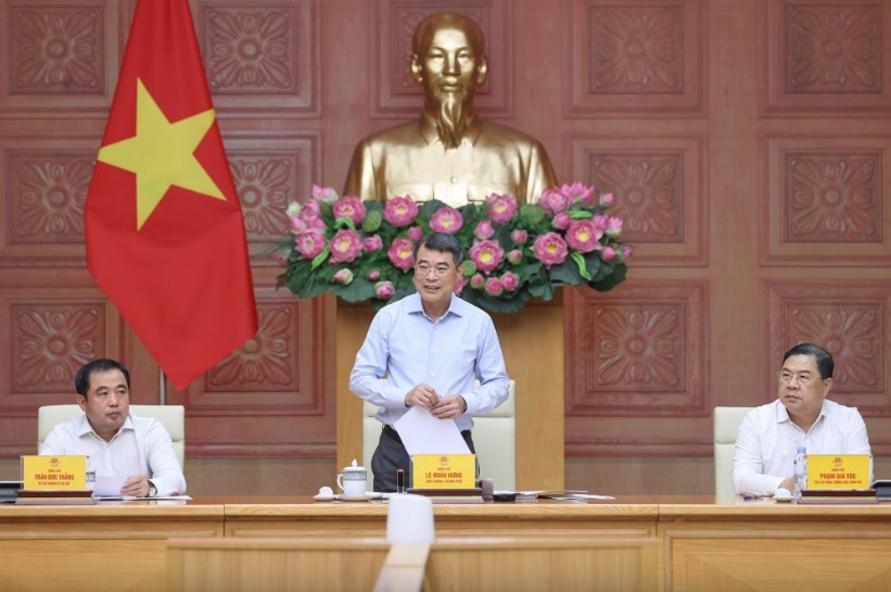 Thủ tướng yêu cầu Hà Nội ưu tiên làm điểm trước, phải đi tiên phong, khẩn trương rà soát toàn bộ quy hoạch sử dụng đất, quy hoạch đô thị và nông thôn và quỹ đất, quỹ nhà tài sản công đang sử dụng kém hiệu quả để có phương án sắp xếp, phát triển mô hình nhà ở cho thuê - Ảnh: VGP