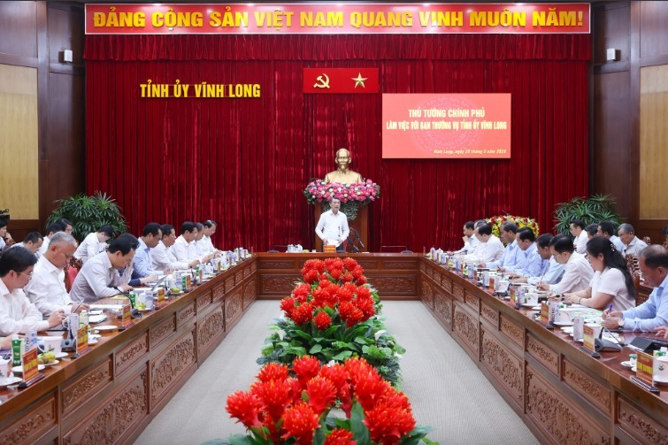 Thủ tướng Lê Minh Hưng chủ trì cuộc làm việc với Ban Thường vụ Tỉnh ủy Vĩnh Long - Ảnh: VGP.