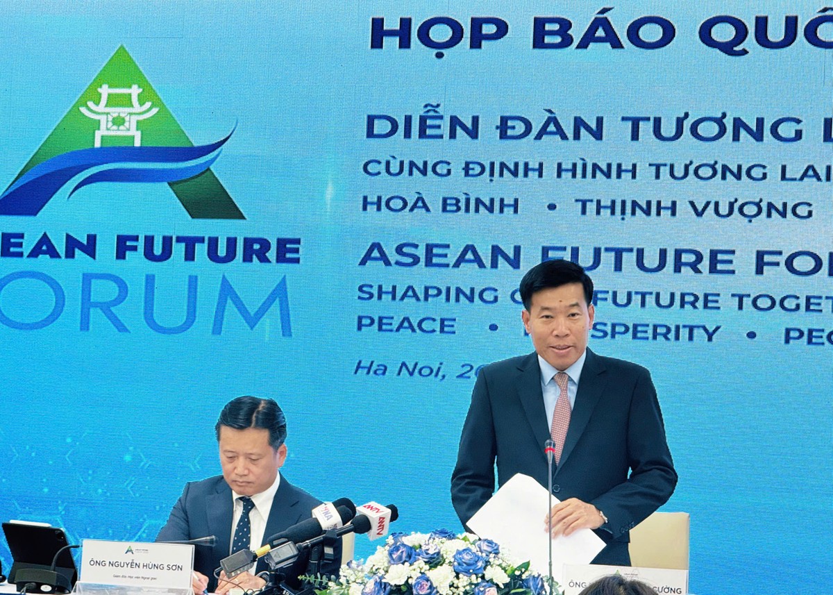 Thứ trưởng Bộ Ngoại giao Nguyễn Mạnh Cường chia sẻ tại buổi họp báo.